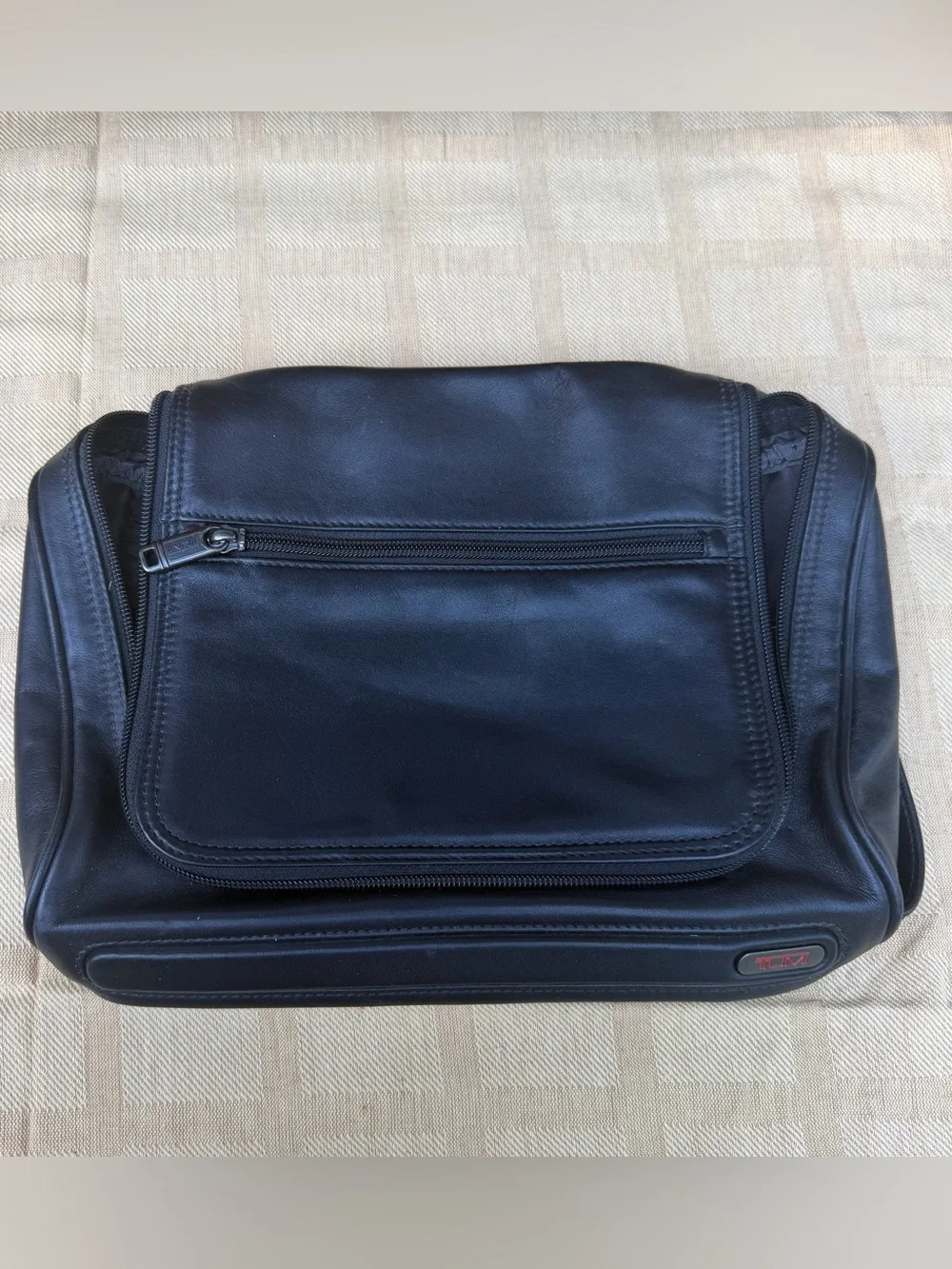 TUMI G4 Black Leather Travel Dopp Toiletry Bag